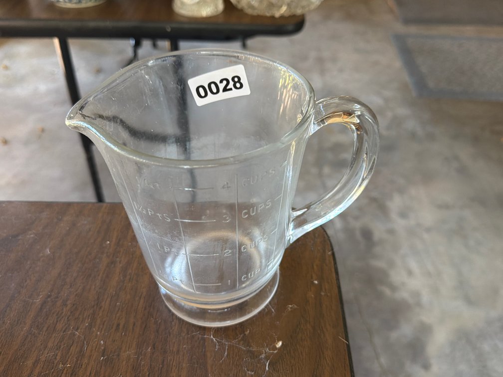 CLEAR GLASS MEASURING CUP