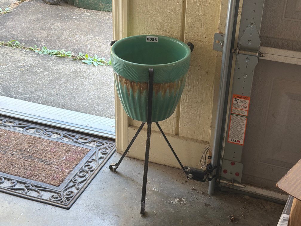 PLANTER WITH STAND