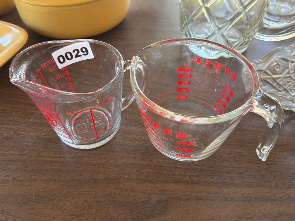GLASS PYREX & OVEN BASICS MEASURING CUPS