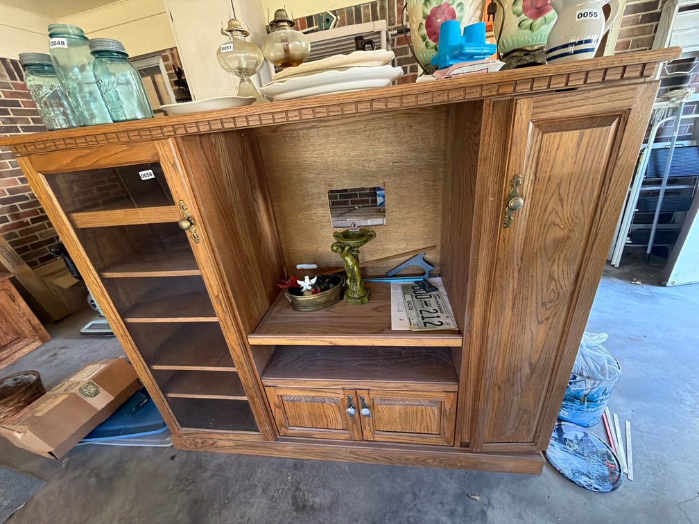 ENTERTAINMENT CENTER 61”X19”X52”