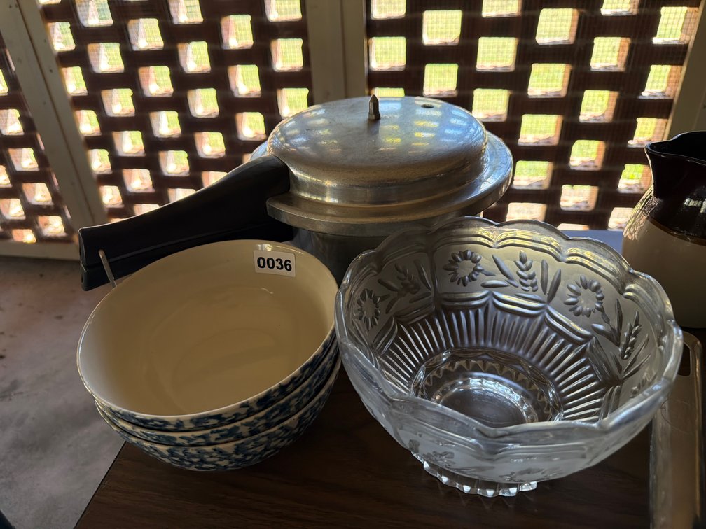 PRESSURE COOKER, CRYSTAL BOWL, GIBSON BLUE & WHITE BOWLS