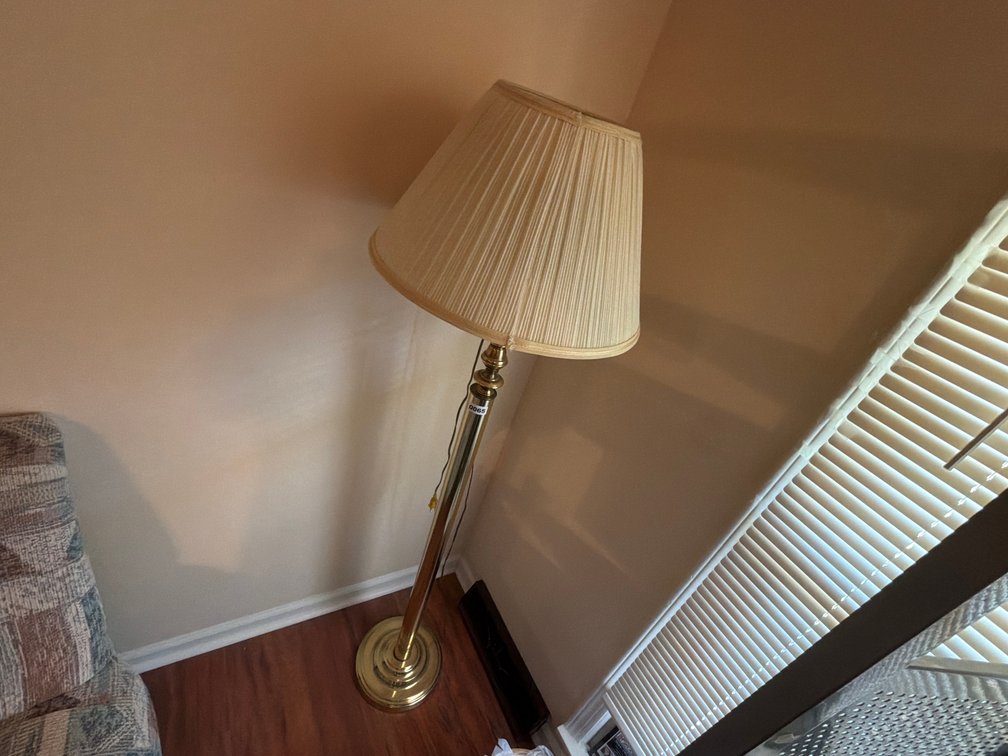 FLOOR LAMP