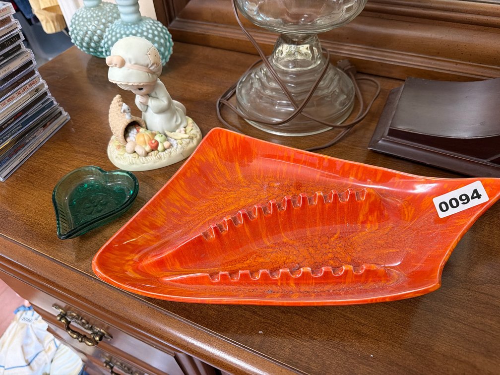 VINTAGE ASHTRAYS AND PRECIOUS MOMENTS FIGURINE