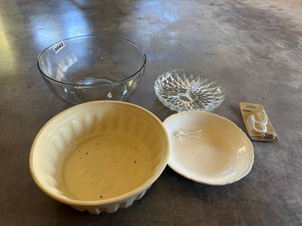 STONEWARE & GLASS BOWLS, ETC.