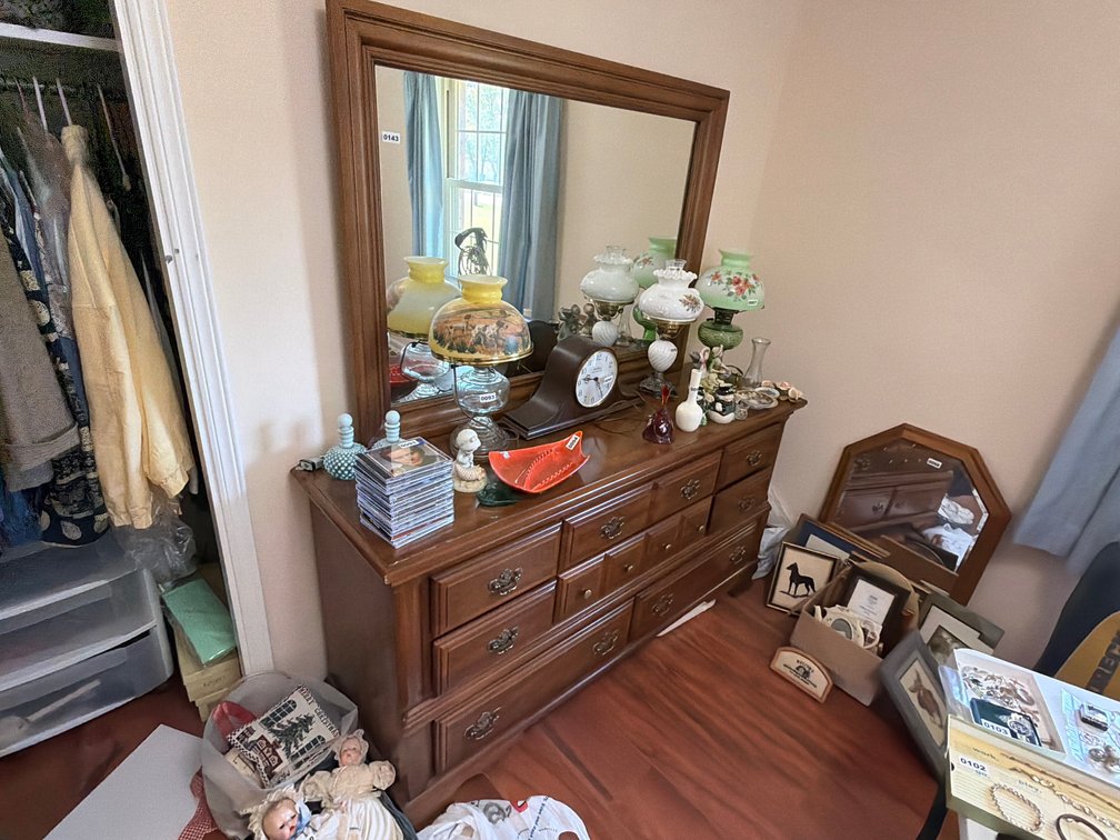 DRESSER W/ MIRROR