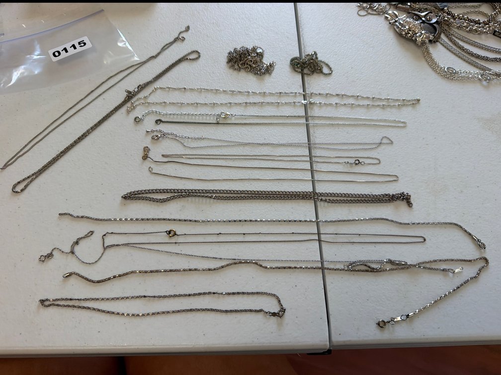 LOT OF NECKLACE CHAINS