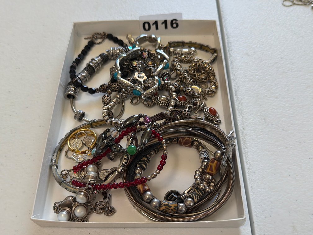 LOT OF VARIOUS BRACELETS