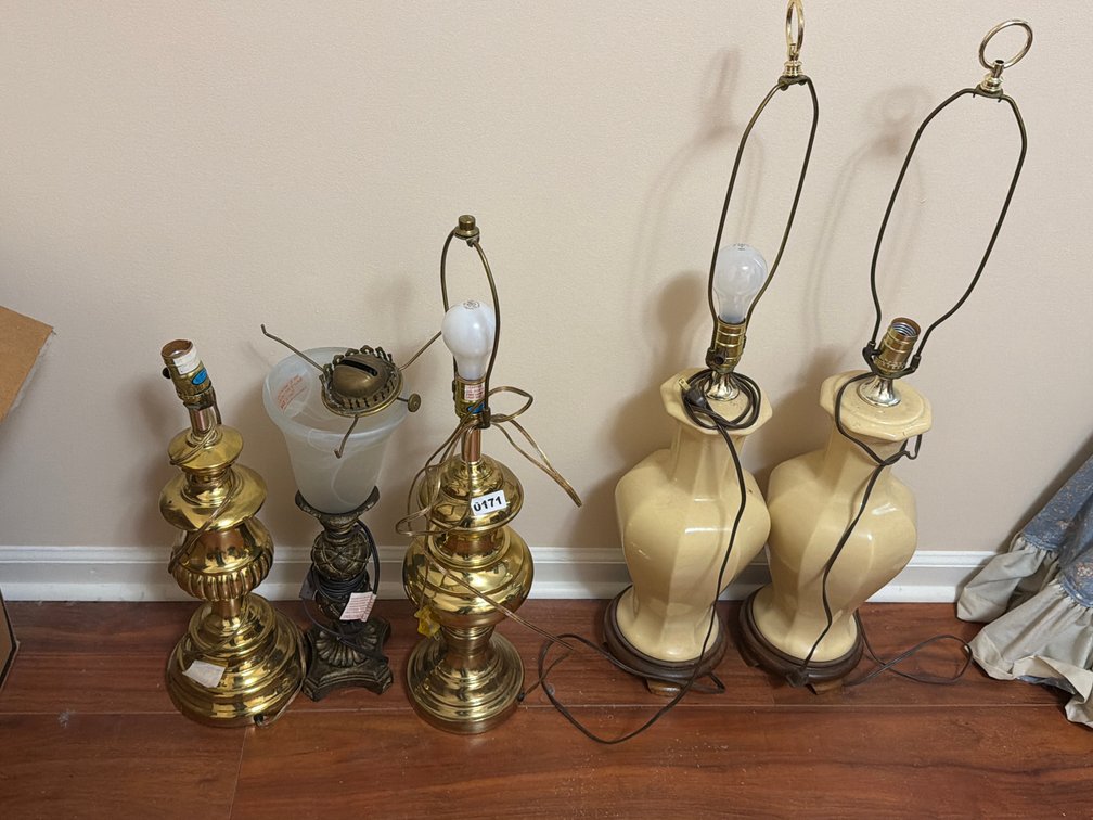 LOT OF LAMPS
