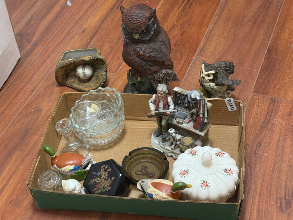 LOT OF MISC TRINKETS