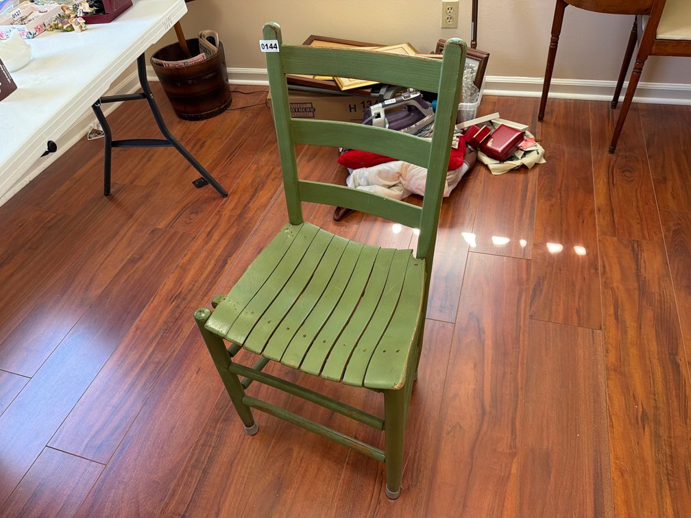GREEN WOODEN CHAIR