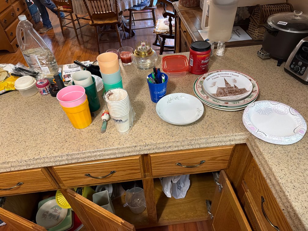 CONTENTS OF KITCHEN CABINETS