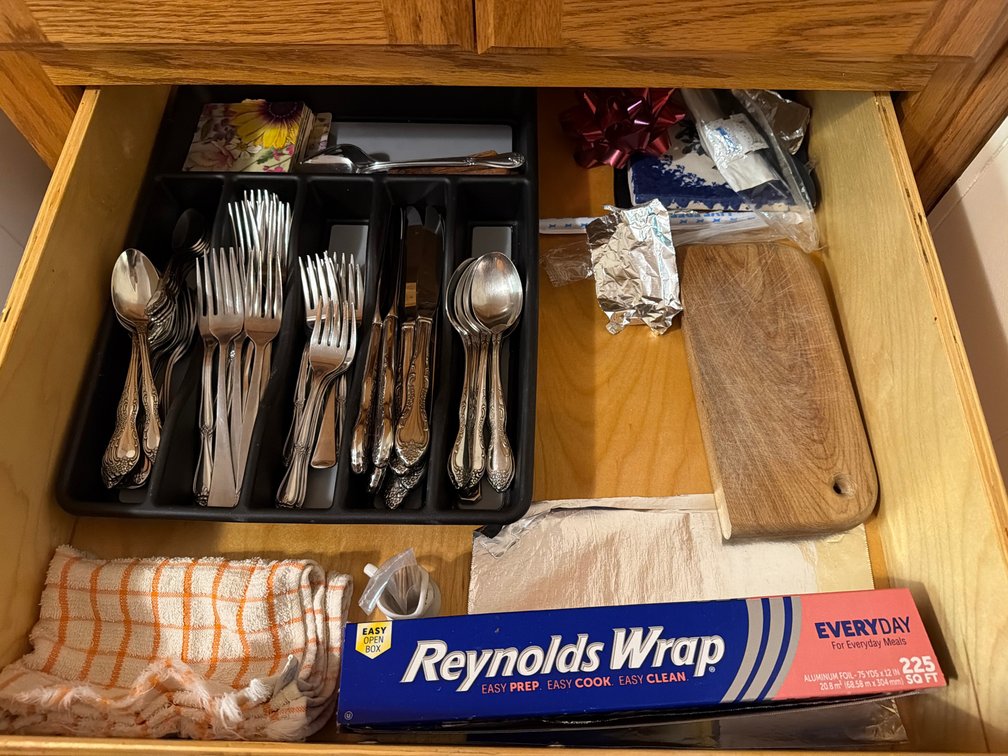 CONTENTS OF DRAWER, FLATWARE, ETC