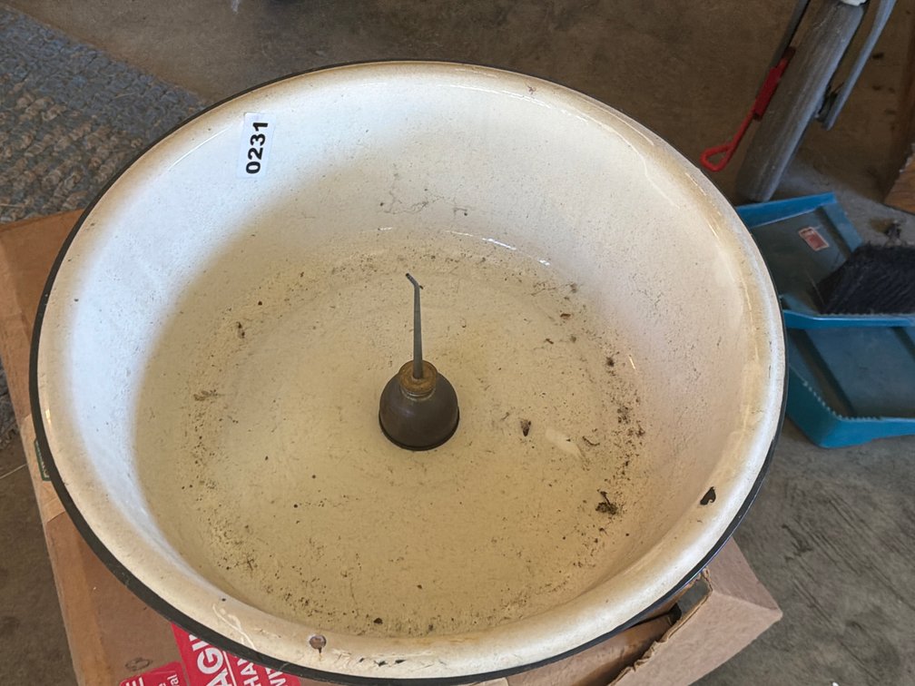 SMALL OILER AND ENAMEL PAN