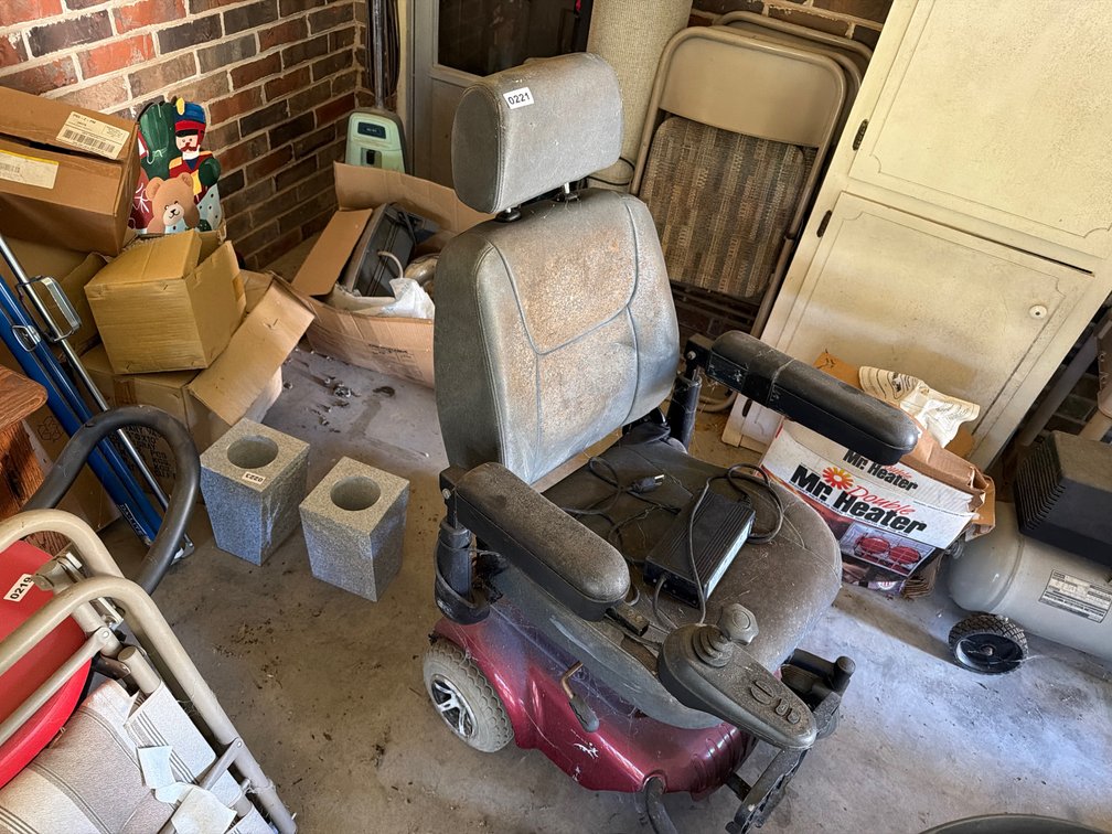 ELECTRIC WHEELCHAIR