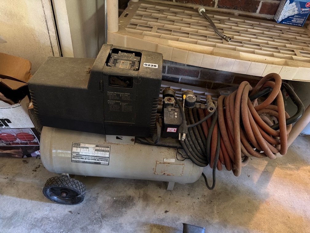 AIR COMPRESSOR