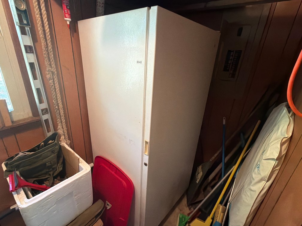 STAND UP FREEZER CONDITION UNKNOWN