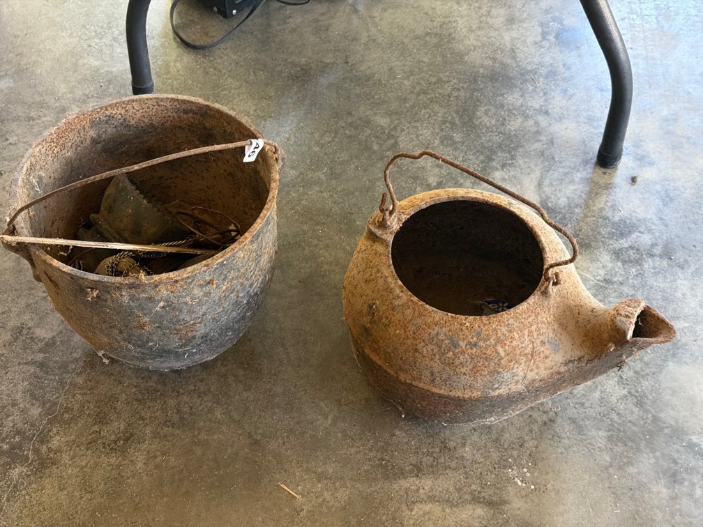 CAST IRON POT AND KETTLE
