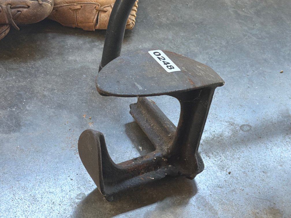 CAST IRON SHOE LAST