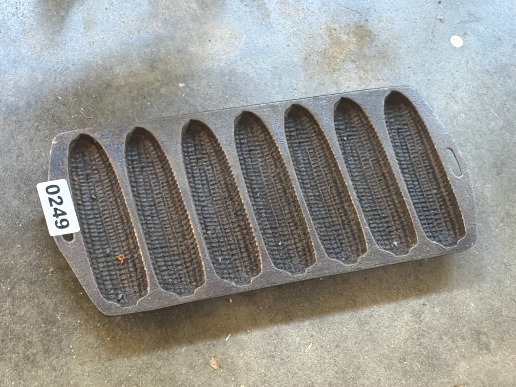 CAST IRON CORNBREAD PAN