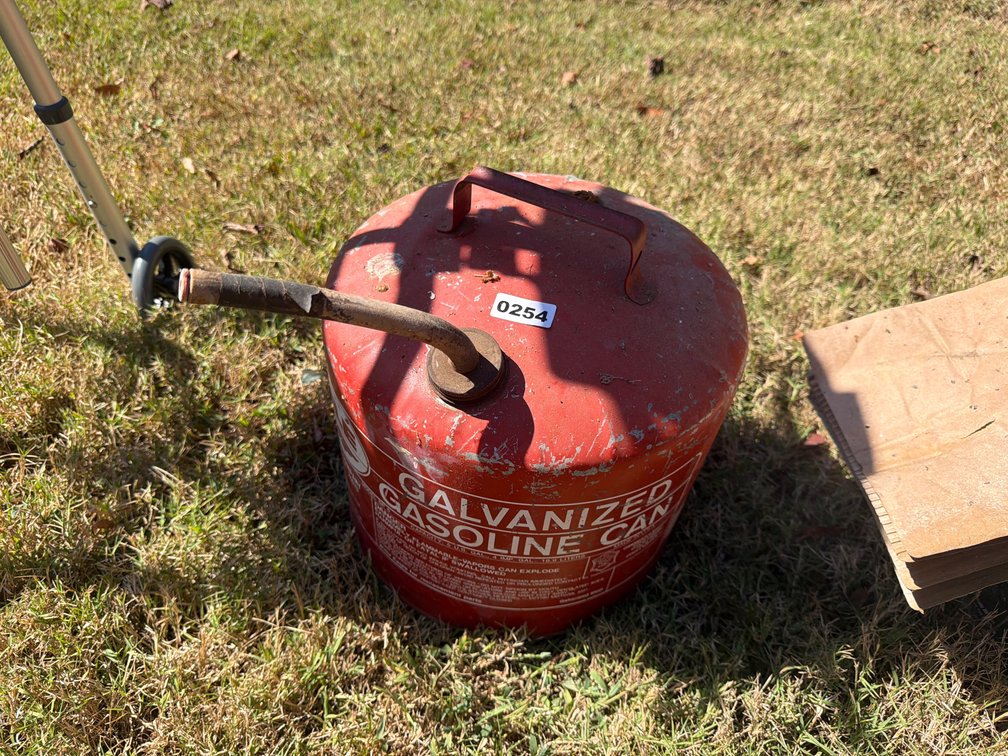 METAL GAS CAN