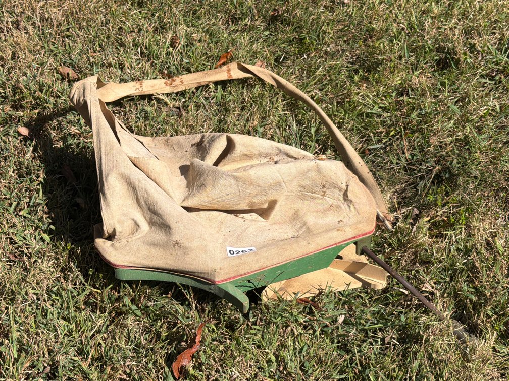 VINTAGE SEEDER