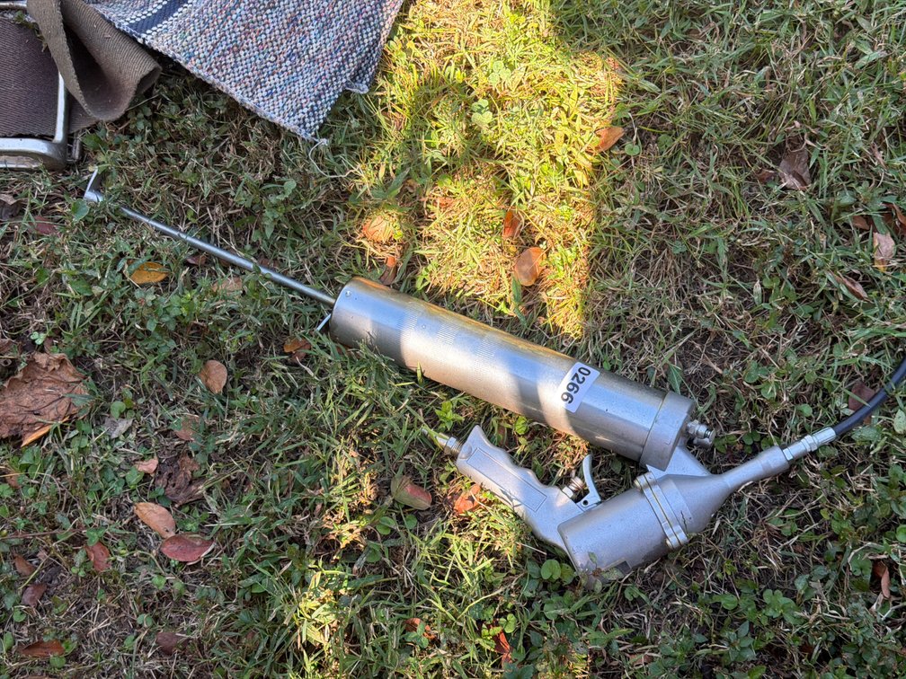 GREASE GUN