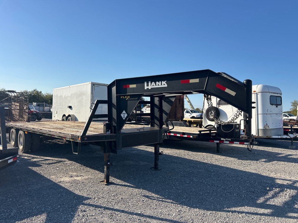 2017 HANK DIAMOND T 25’ GOOSENECK FLATBED TRAILER (Title)
