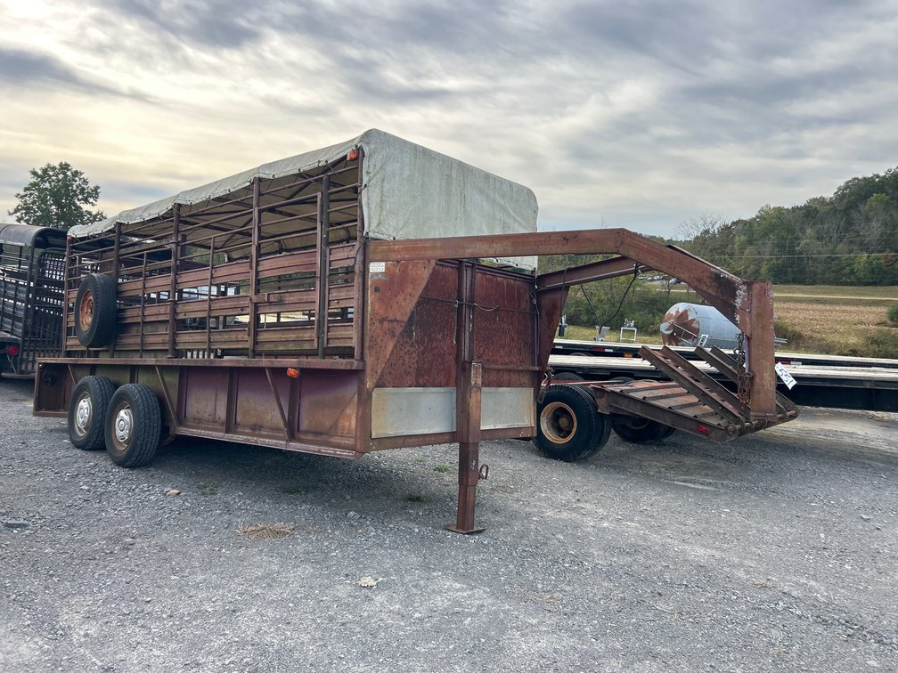 16’X6’ GOOSENECK CATTLE TRAILER