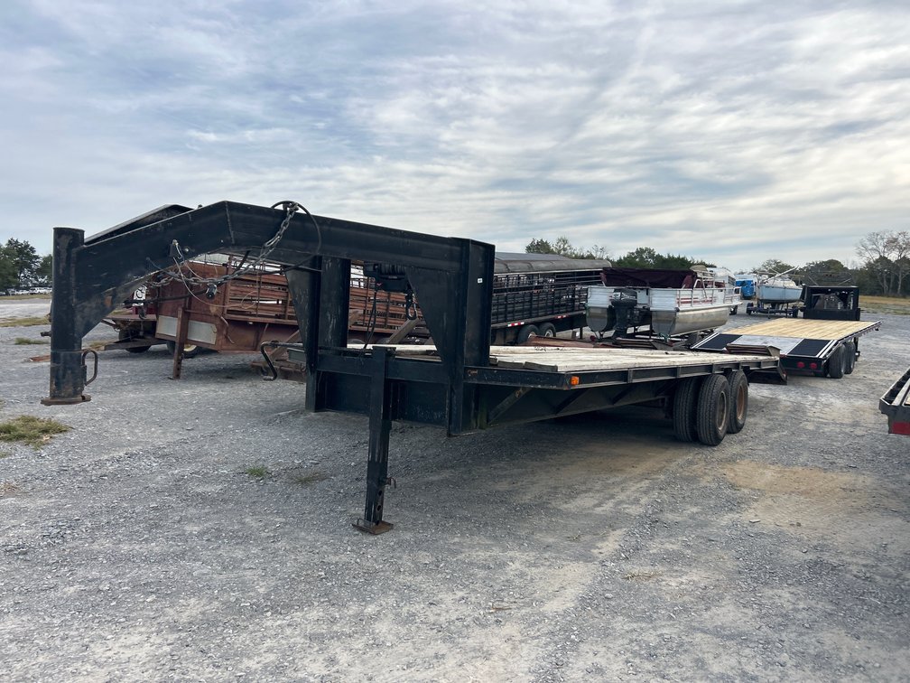 27’ GOOSENECK FLATBED TRAILER