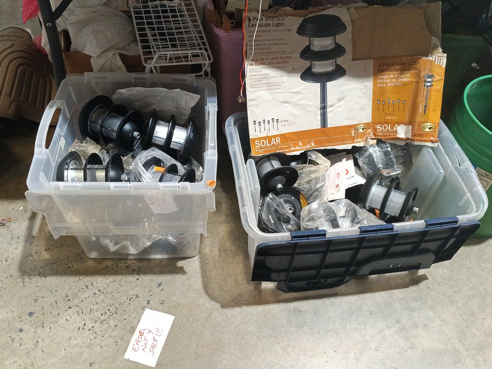 LOT OF SOLAR LANDSCAPE LIGHTS