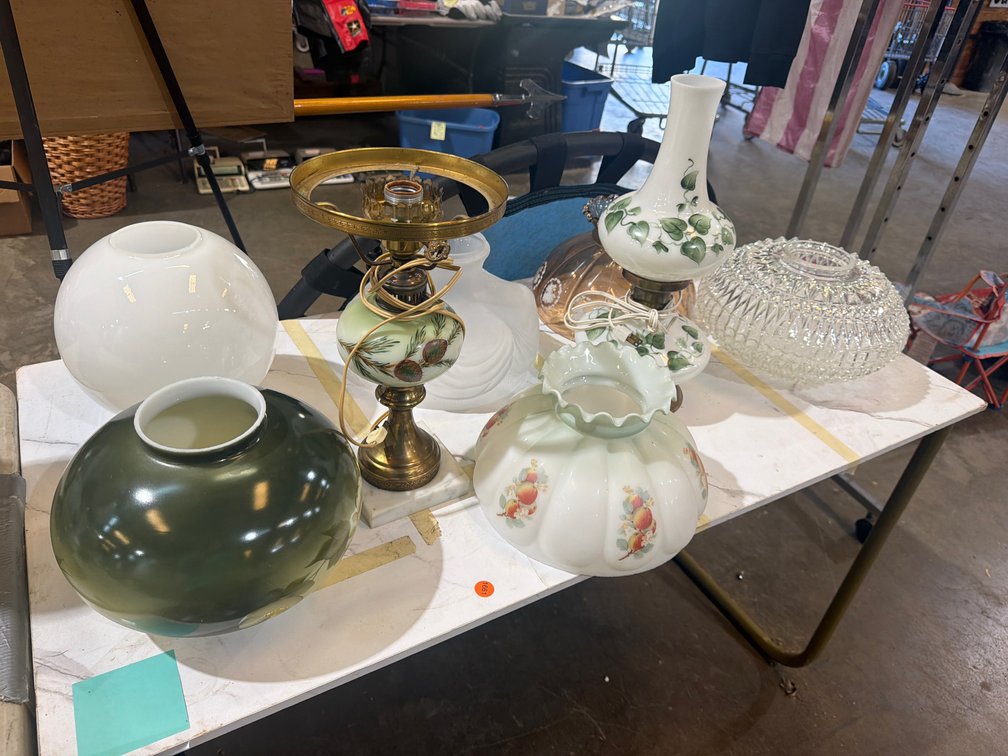 LOT OF VINTAGE LAMPS AND SHADES