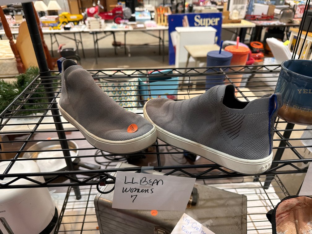 LL BEAN WOMEN’S SIZE 7 SHOES