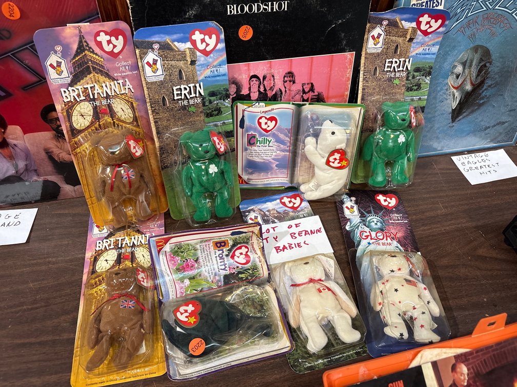 LOT OF 8 BEANIE BABIES