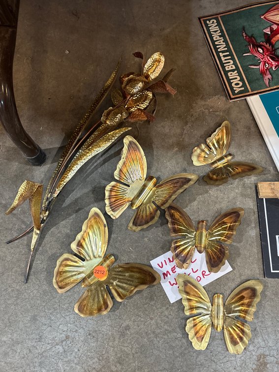 VINTAGE METAL WALL DECOR