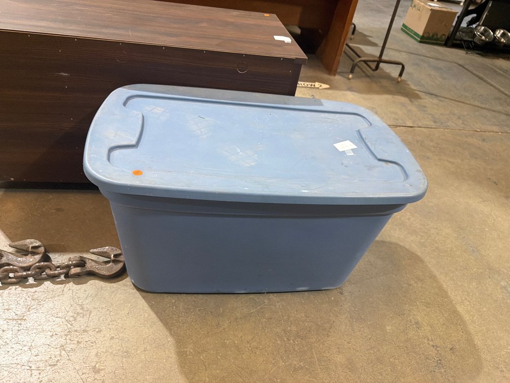 30 GAL TOTE WITH LID