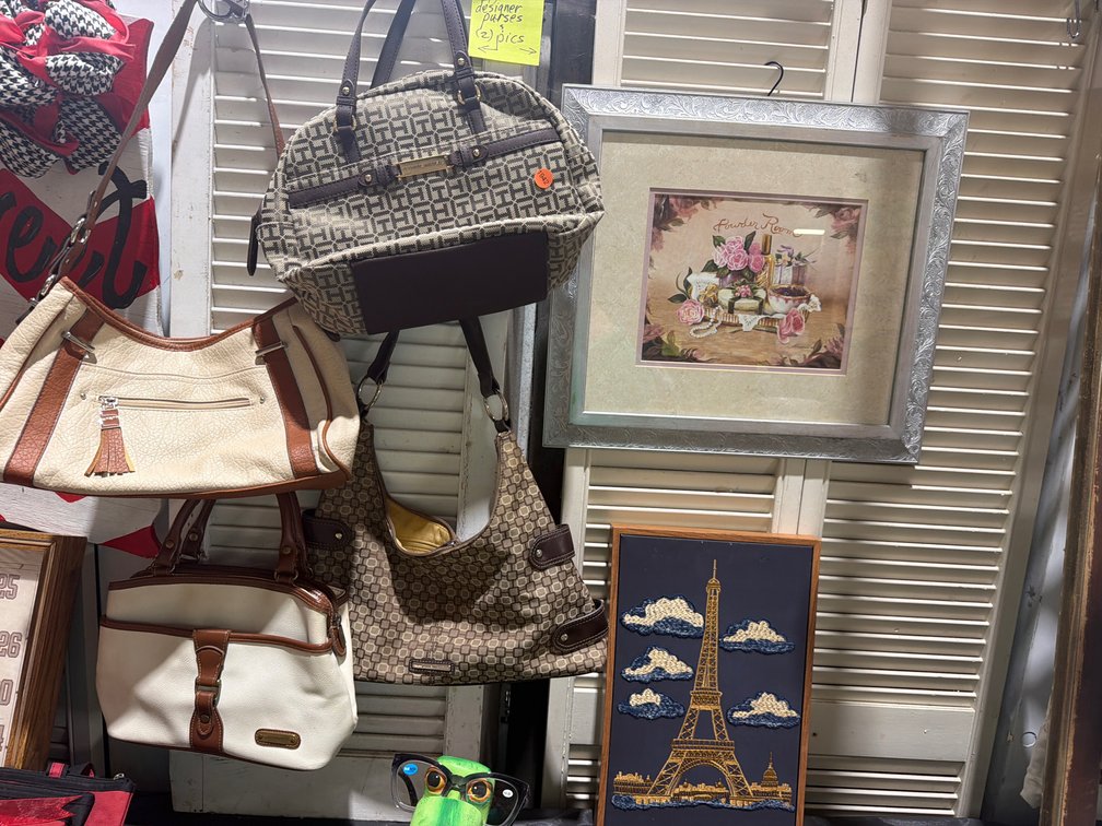 4 PURSES AND 2 PRINTS