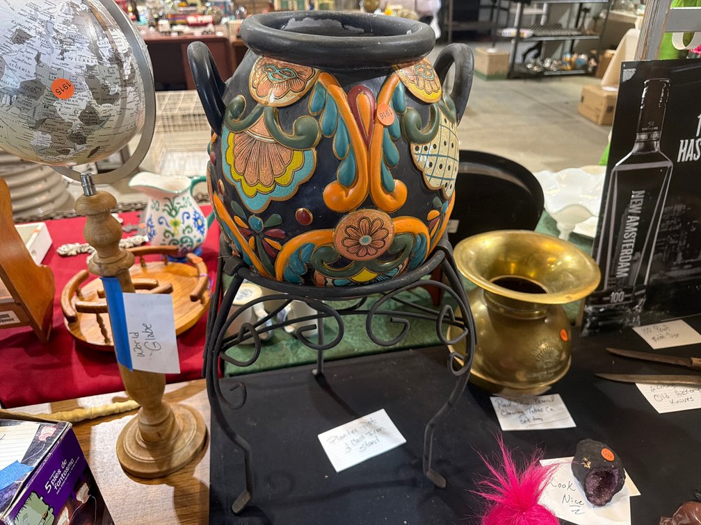 PLANTER POT & CAST IRON STAND