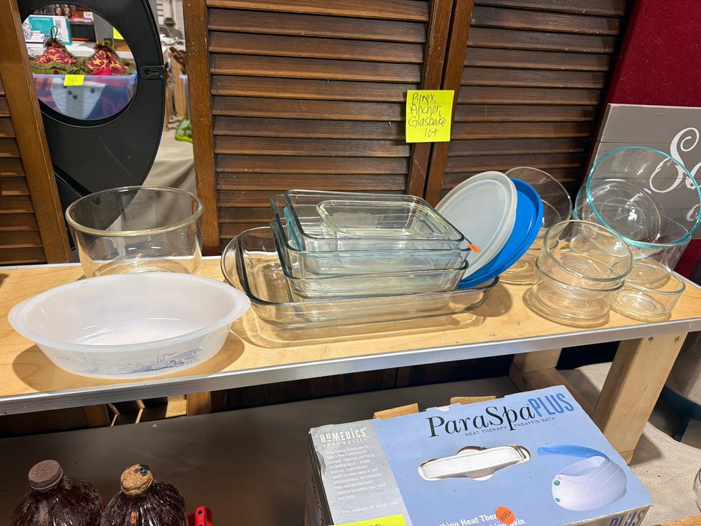 LOT OF ANCHOR, PYREX, AND GLASBAKE DISHES