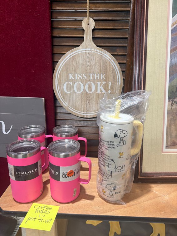 COFFEE MUGS AND POT TRIVET