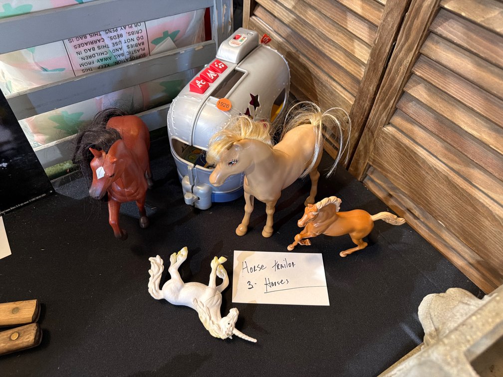 HORSE TRAILER, UNICORN/HORSE FIGURES