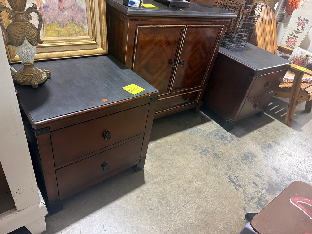 2 END TABLES
