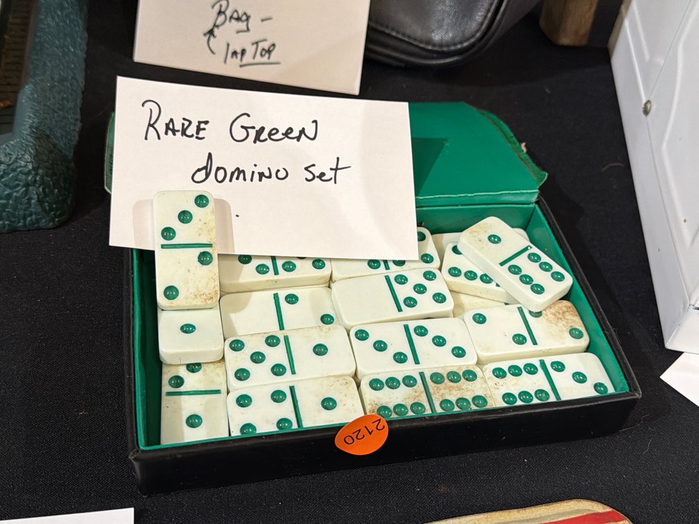 GREEN DOMINO SET
