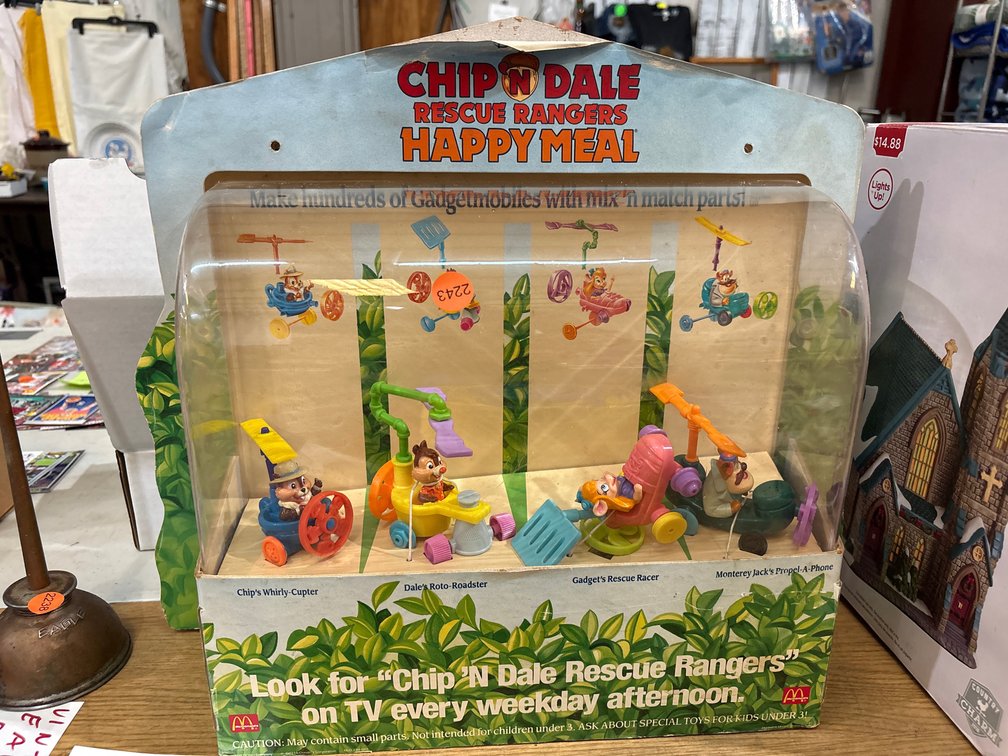VINTAGE MCDONALDS DISNEY HAPPY MEAL DISPLAY