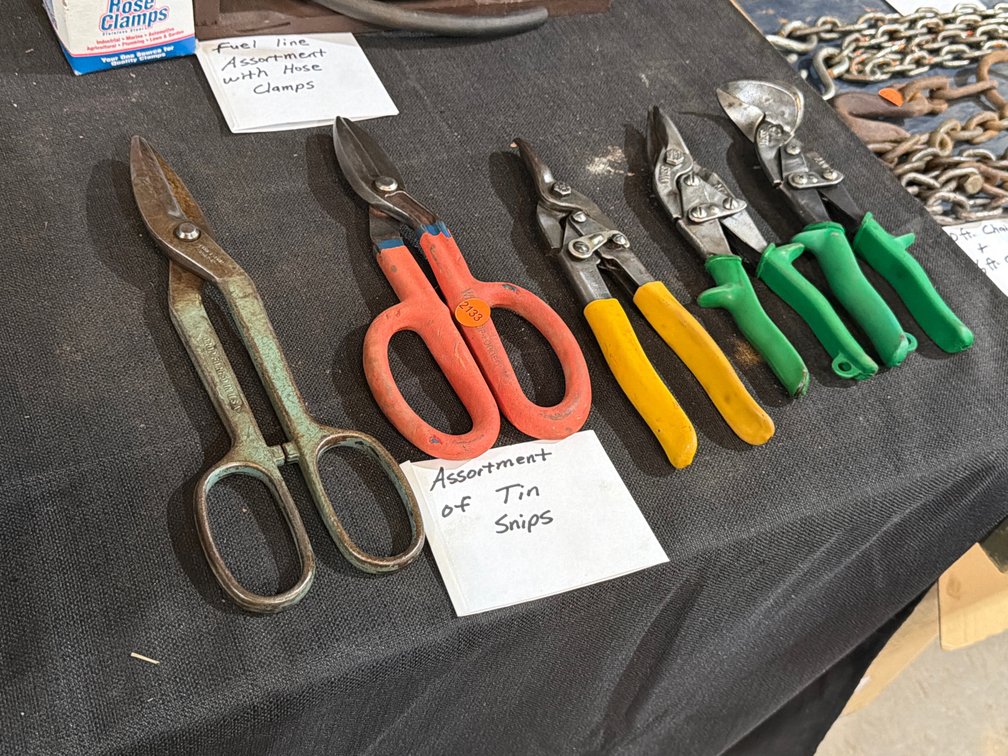 ASSORTMENT OF TIN SNIPS