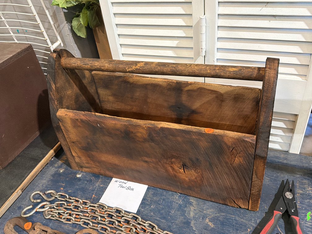 WOOD TOOL BOX