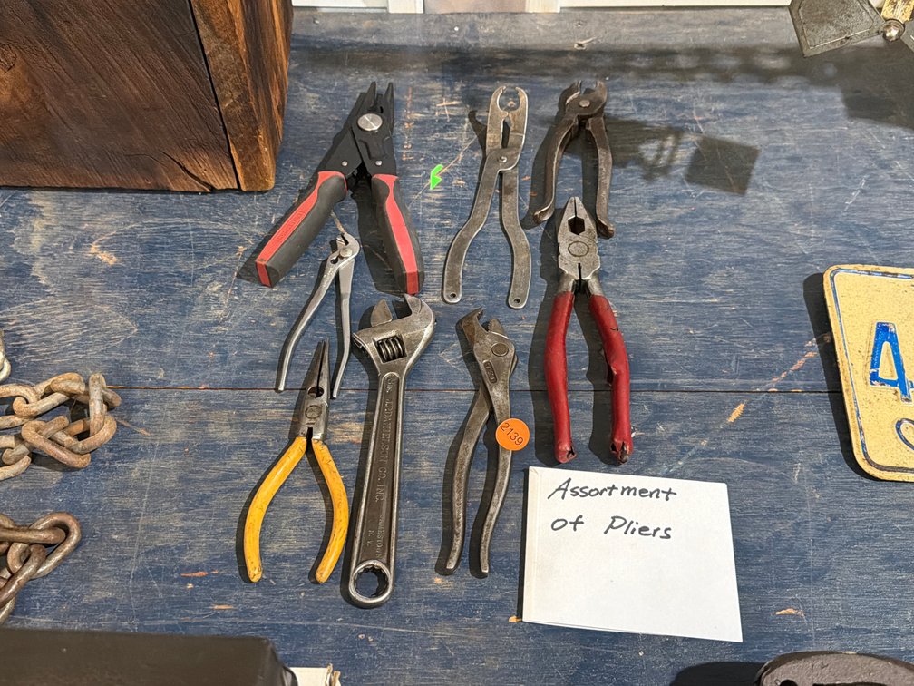 ASSORTMENT OF PLIERS