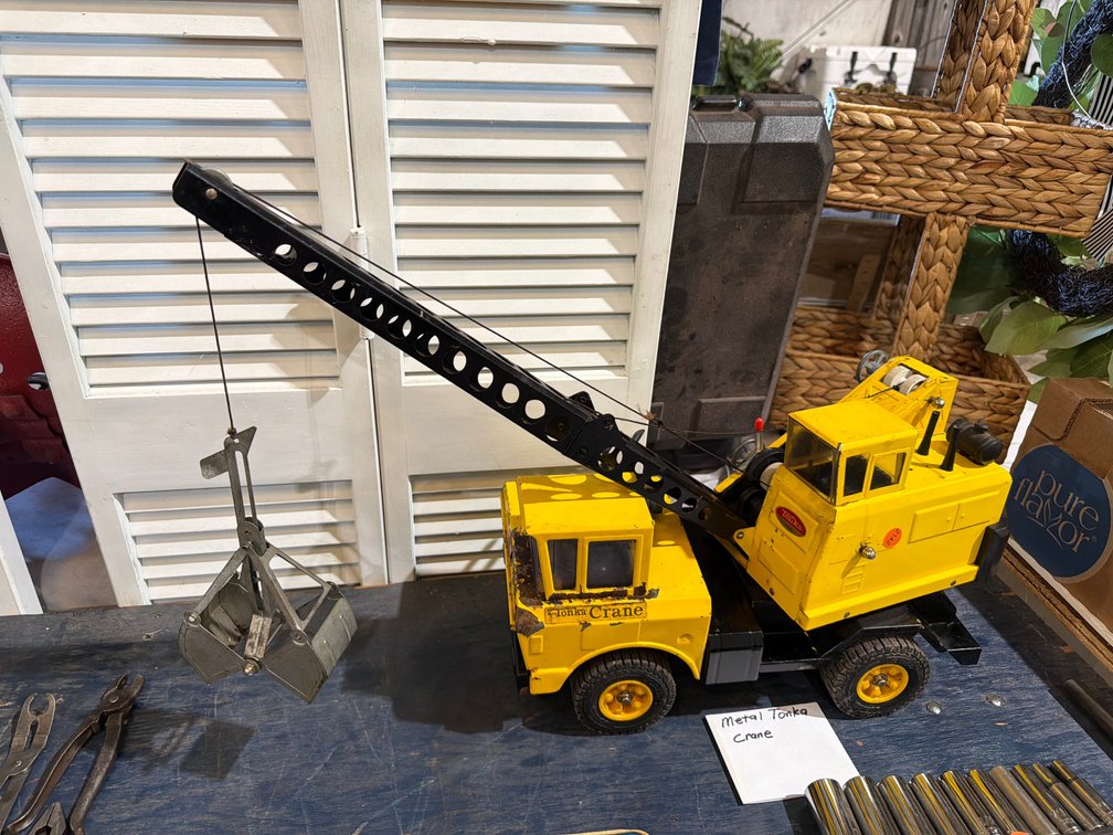 METAL TONKA CRANE