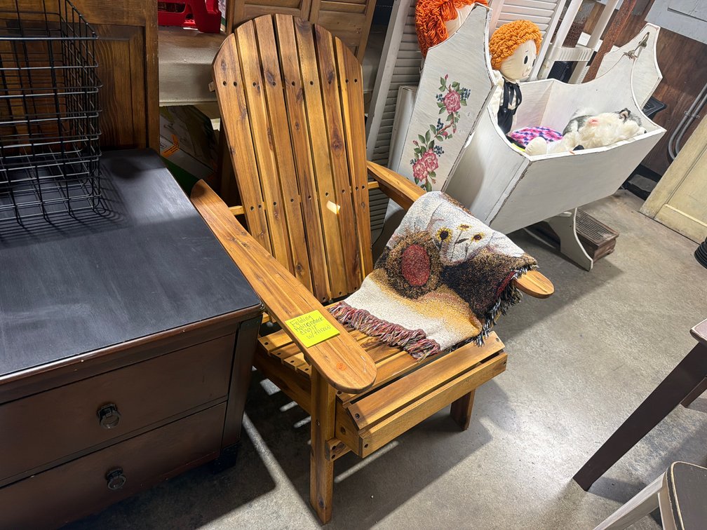 FOLDING ADIRONDACK CHAIR WITH THROW