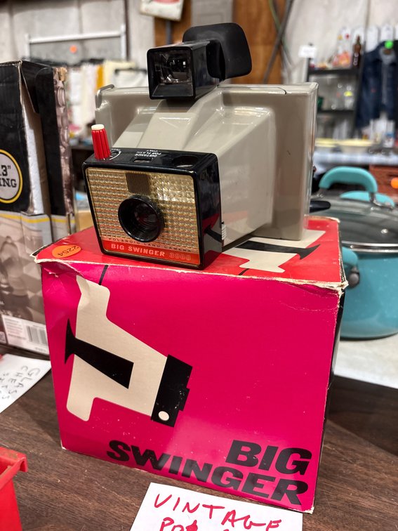 VINTAGE BIG SWINGER POLAROID CAMERA