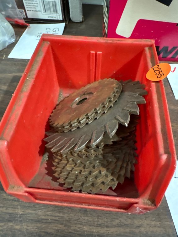 LOT OF MILLING CUTTERS